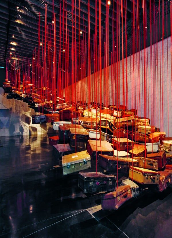 Chiharu Shiota - Installation art