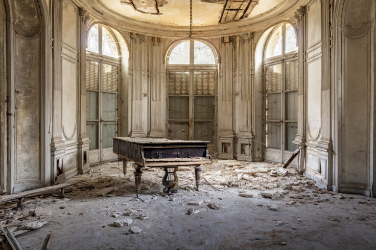 Requiem pour pianos 7, Artwork by Featured Artist Romain Thiery